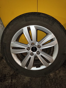 Летние шины и оригинальные литые диски Kia Sportage (5 фото из 10)