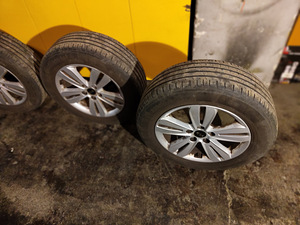Летние шины и оригинальные литые диски Kia Sportage (10 фото из 10)