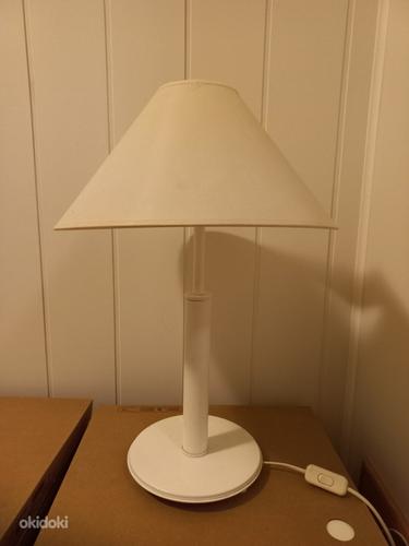 Настольная лампа Estoplast белого цвета (фото #1)