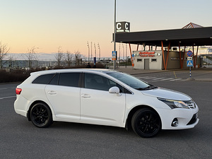 Toyota Avensis 2012 (2 foto / 11)