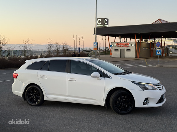 Toyota Avensis 2012