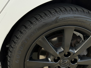 Toyota Avensis 2012 (11 foto / 11)