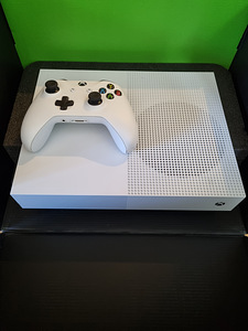 Xbox One S 1TB (2 фото из 3)