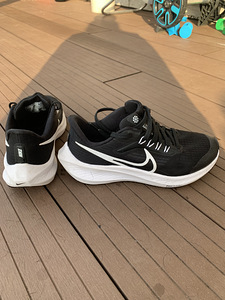 Кроссовки NIKE (2 фото из 3)