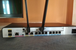 Huawei AR1200 Series (1 foto / 2)