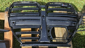 BMW M4 G82 esistange ülemine radiaatorivõre (2 foto / 2)