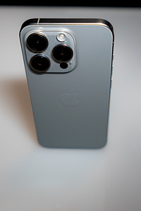 iPhone 15 pro 128gb (2 foto / 8)