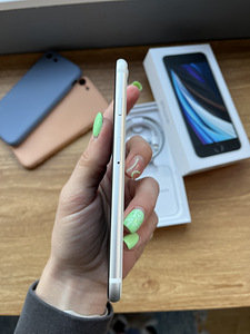 iPhone SE 2020 64GB WHITE + Komplekt (6 foto / 7)