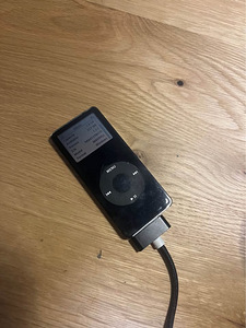 iPOD Nano 1st gen 2GB (1 foto / 3)