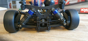 KYOSHO NISSAN SKYLINE Z GP 1:10 TWO GEAR NIRTO V-ONES S3 (6 foto / 6)