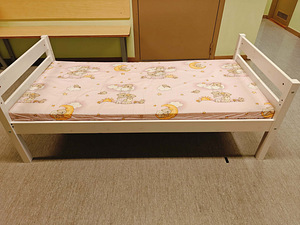Müüa täispuidust lastevoodi Nova 160x75 koos madratsiga (1 foto / 5)