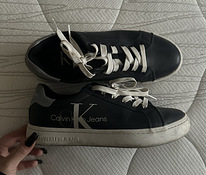 Продаю кроссовки Calvin Klein.
