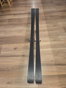 Müüa mäesuusad Atomic Betacarv X 180cm (9 foto / 10)