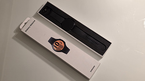 Samsung Galaxy Watch 4 LTE 44mm Black (1 foto / 8)