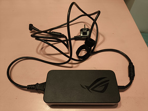 Asus ROG G15 AMD Advantage Edition (4 foto / 4)