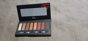 MISS BEAUTY LONDON 8 COLOUR EYE PALETTE (1 foto / 3)