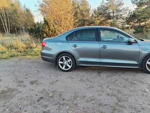 Продается Volkswagen Jetta 2011 (13 фото из 15)