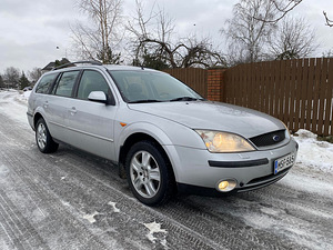 Ford mondeo Ghia 2.5 V6 125kw (2 foto / 8)