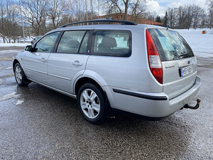 Ford Mondeo Ghia V6 (3 foto / 5)