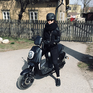 Мопед с электродвигателем (1 фото из 10)