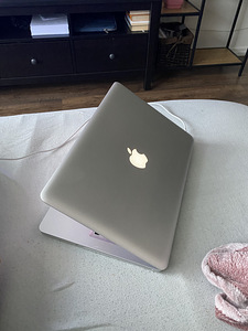 MacBook Pro (13 дюймов, середина 2010 г.) (2 фото из 3)