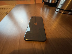 iPhone SE 2020 (2 фото из 10)