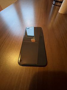 iPhone SE 2020 (5 фото из 10)