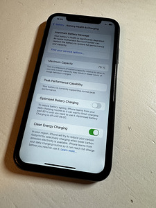 iPhone XR 64GB Black (2 foto / 4)
