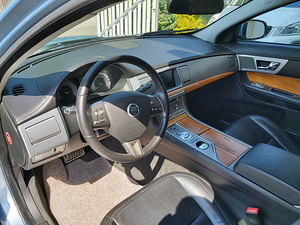 Ягуар XF (8 фото из 9)