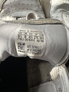 Meeste vabaajajalatsid / tossud Adidas (suurus 43⅓) + karp (4 foto / 4)