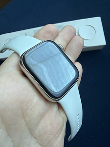 Apple Watch Series 8 45 мм GPS+Cellular серебристая нержавеющая сталь (4 фото из 6)