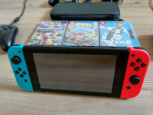 Nintendo Switch V2 + 2 пульта + 3 игры + RingFit (2 фото из 8)