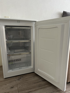 Морозильник Midea (1 фото из 6)