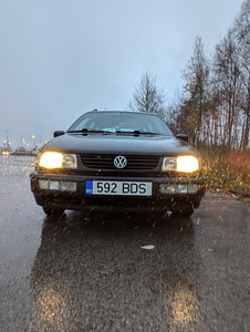 Volkswagen Passat B4 2.0 (2 foto / 7)