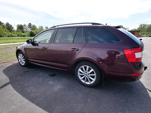 Škoda Octavia Combi 1,6TDI 77kw 7DSG (2 foto / 15)