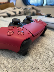 PlayStation 5 + 2 pulti (6 foto / 9)