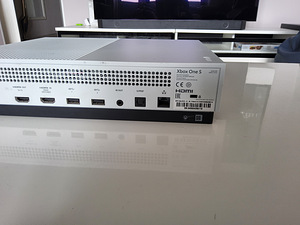 Xbox One S 500GB (2 foto / 2)