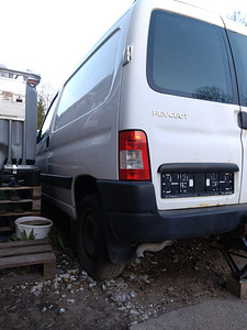 Peugeot partner 1.4 bensiin varuosadeks või tervikuna (4 foto / 7)