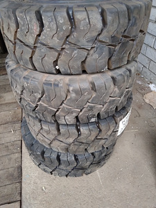 Tõstuk täiskummrehvid 4x uued 23x9-10 (2 foto / 3)