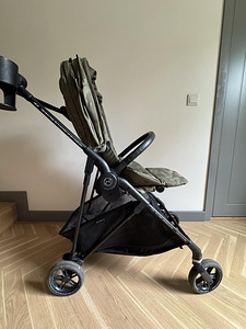Коляска Cybex Melio Street Olive Green с держателем для стак (8 фото из 8)