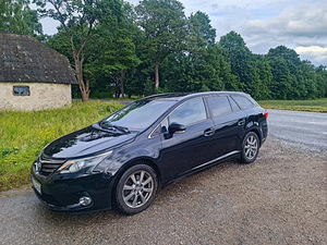 Toyota Avensis 2013 (1 foto / 10)