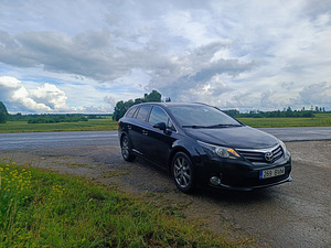 Toyota Avensis 2013 (4 foto / 10)