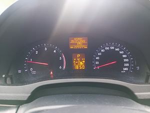 Toyota Avensis 2013 (5 foto / 10)