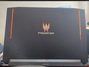 Acer Predator 17. Display transpordi käigus viga saanud (2 foto / 4)