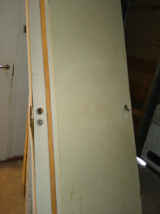 Kaks siseust koos karpidega 80 x 210 (1 foto / 1)