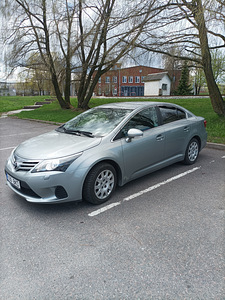 Toyota Avensis (1 foto / 9)