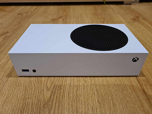 Microsoft Xbox Series S 512GB (5 foto / 7)