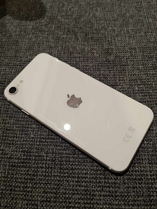 iPhone SE 2020 64gb (2 foto / 7)
