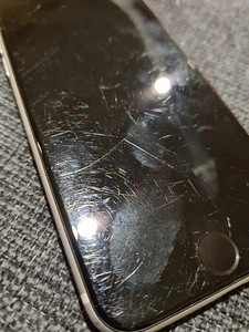 iPhone SE 2020 64gb (4 foto / 7)