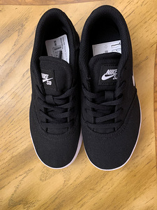 UUED laste Nike tennised (2 foto / 7)